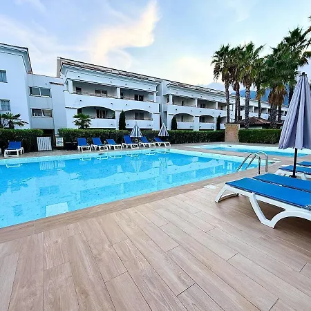Avec Piscine En Costa Апартаменты