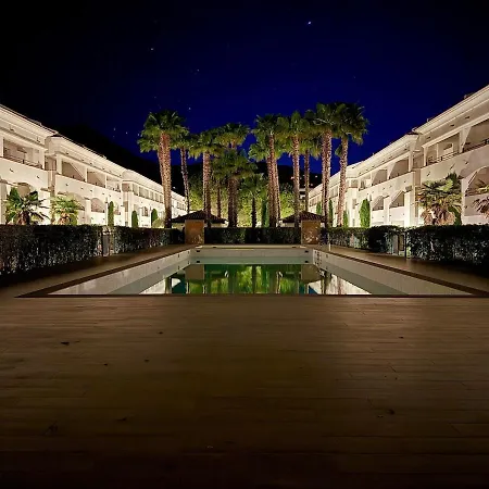 Avec Piscine En Costa Апартаменты *