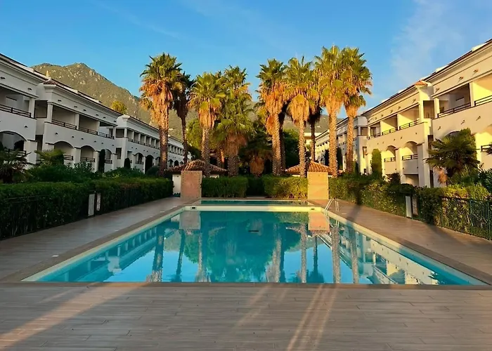 Appartement Avec Piscine En Costa *